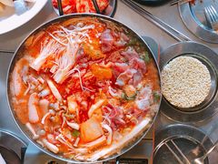 部队锅-MI WU FACTORY米屋美食工厂餐厅(绿地店)
