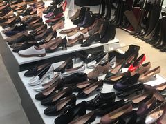 -莱尔斯丹展示厅(盈毅鞋厂店)