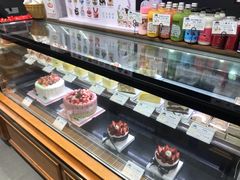 面包甜点陈列柜-东南饼庄(铁路二村店)