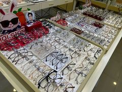 -美式眼镜·授权蔡司.依视路.尼康.豪雅.明月(人民广场店)