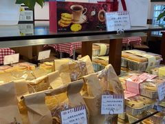 -红宝石·鲜奶小方·海派西点房(南丹店)