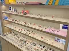 -三目眼镜·蔡司视觉合作店(青浦宝龙店)