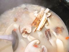 -绿色墨脱石锅城