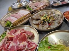 -围炉肉舍•炭烤活鳗•丹东海鲜烤肉(步行街店)