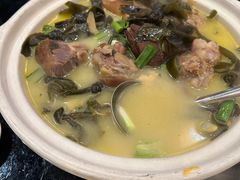 -帅巴人舅母子腊蹄民俗村