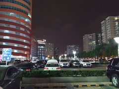 -世纪金源购物中心东区-停车场