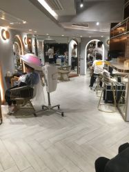 -苏豪路易士·嘉玛发廊
