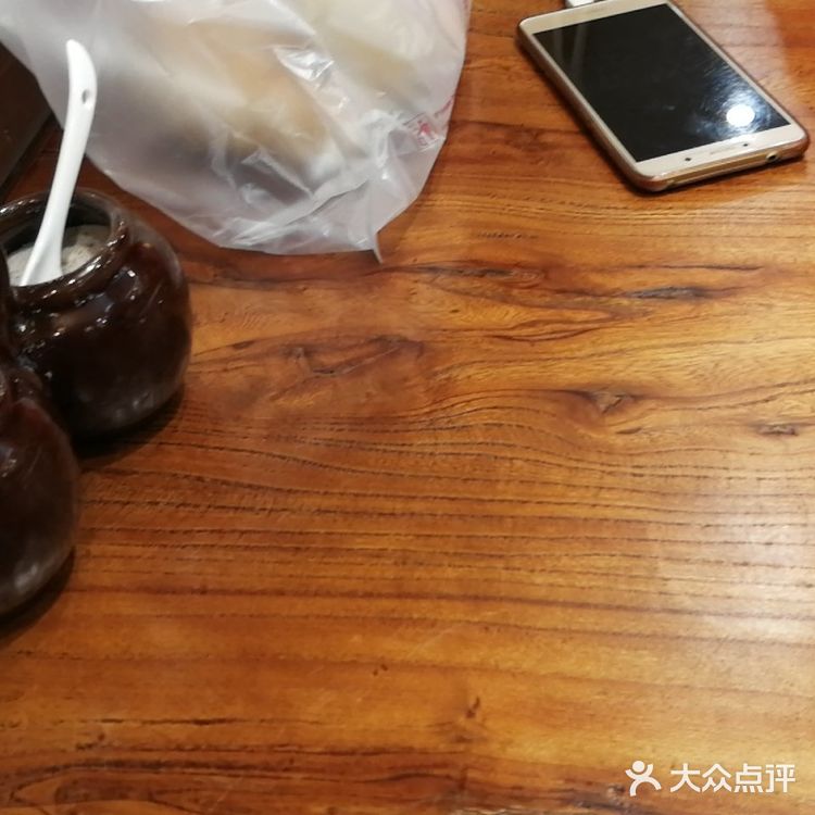 店铺内装修还不错，也比较干净♀️