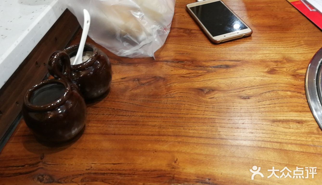 店铺内装修还不错，也比较干净♀️