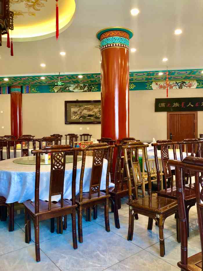 鸿禧大清花(方庄店)-"工作日中午去的,明显服务员比较少,上菜的.