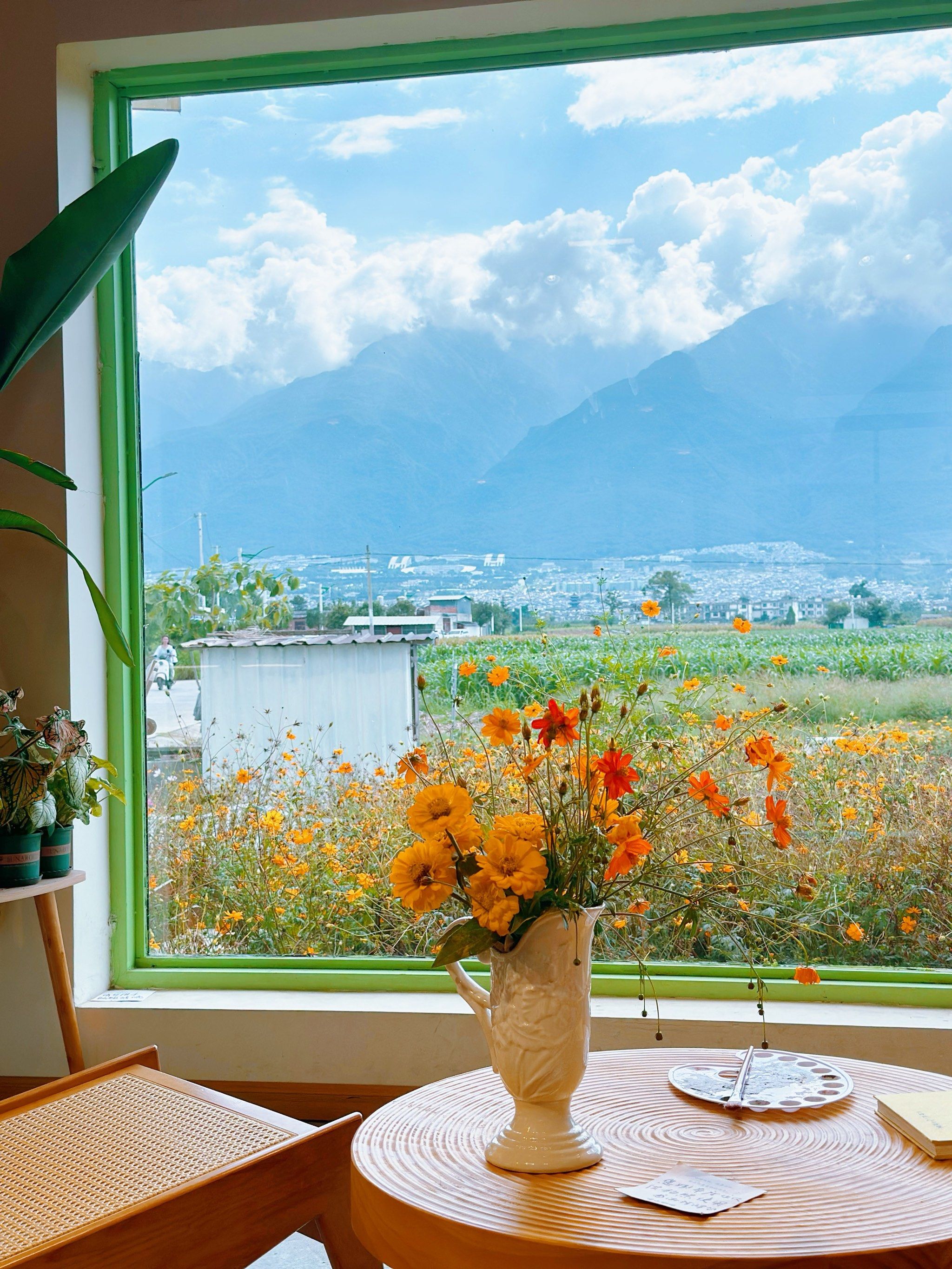 眺望窗外画卷般美景