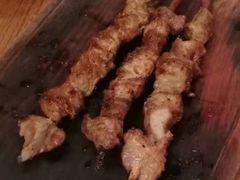 红柳羊肉串-阿里家·新疆烤肉酒場 by MIG