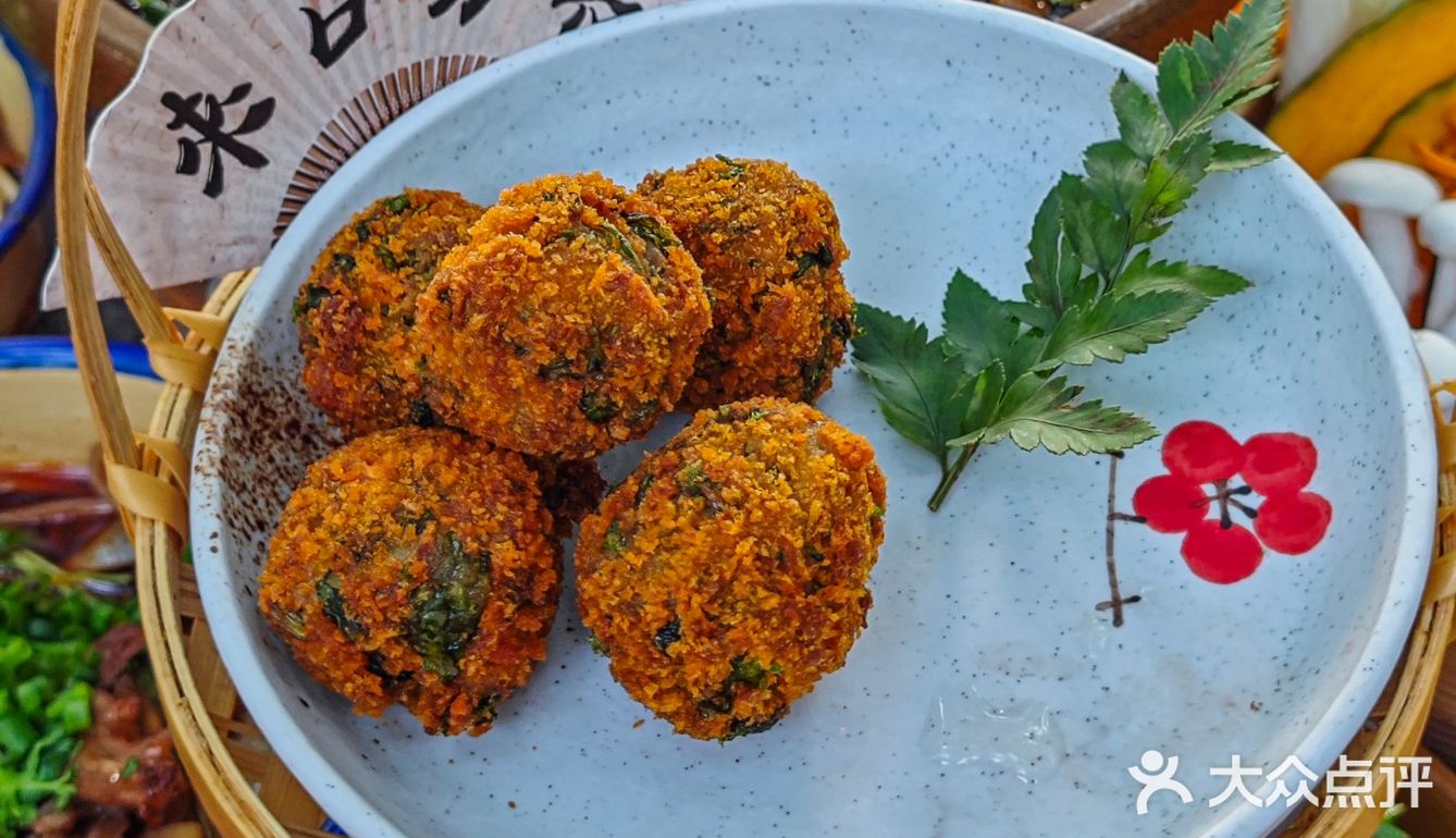 生活没那么复杂，一片江景➕一锅牛杂😆  