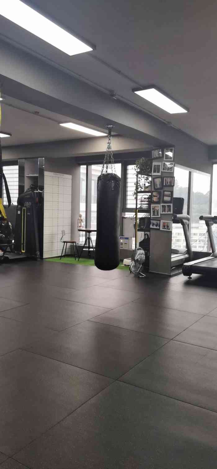 打分   /人 andy 教练赞     ˙˙ ) 人超奈斯幽默 环境也不错 总之