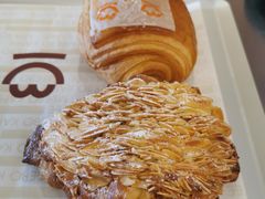 巴旦木可颂-MEEBO KAFEE米咖焙坊(虹桥路店)