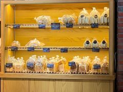 面包甜点陈列柜-啊噗吐呦现场烘焙(麦凯乐店)