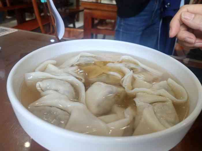 陶兴宝点心店(芙蓉路店)-"慕名而去,广播里也推荐过.蟹黄汤包皮薄,.