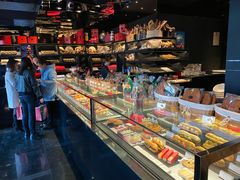 面包甜点陈列柜-Salon de The de Joel Robuchon(外滩18号店)