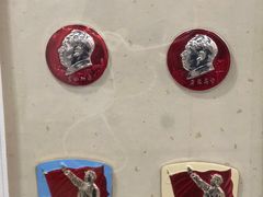 -毛泽东像章珍藏馆