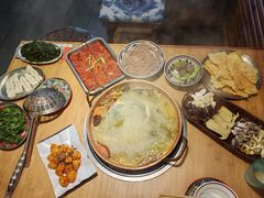 -洱火云南酸菜牛肉火锅(石景山当代商城店)