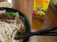 -丽虹云南过桥米线(兴工街店)