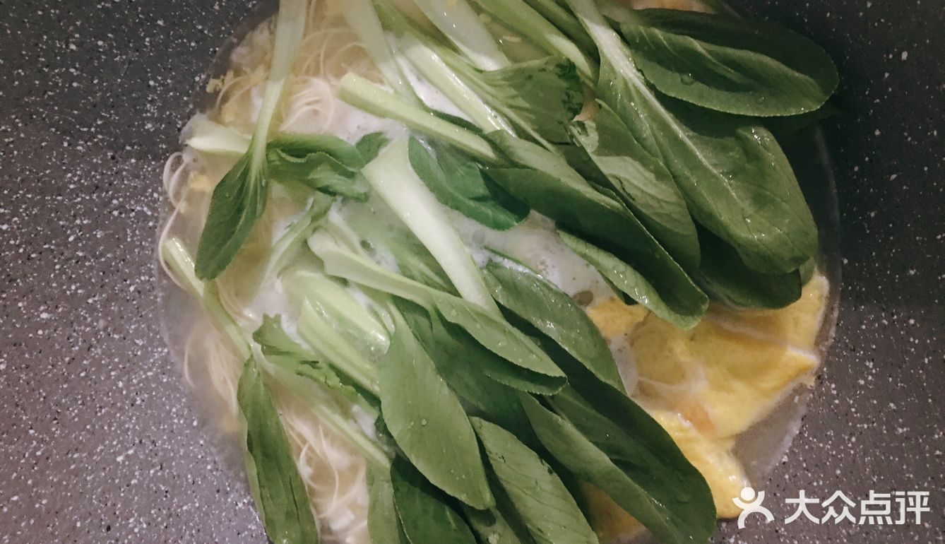 鬼怪[鬼脸]#增进食欲#菜谱系列：青菜鸡蛋汤面。