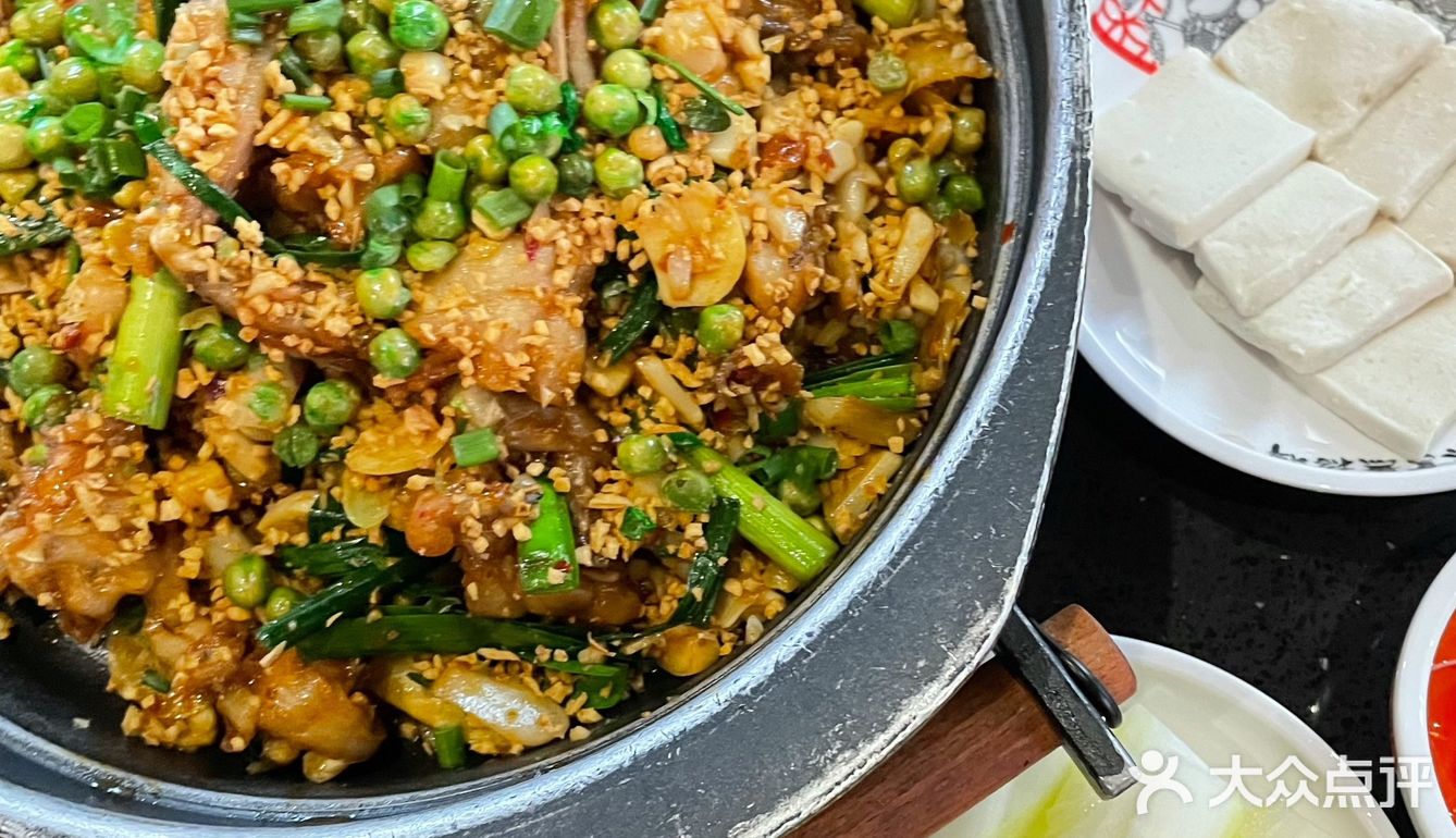 开平探店|吃蛙首选——臻享無招牌铁锅烤
