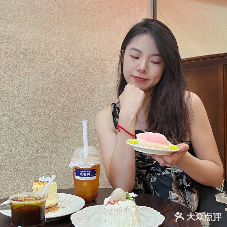 真的可以一个人吃掉4寸蛋糕