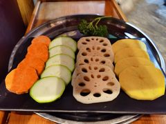 蔬菜拼盘-唯成•韩国炭火烤肉 유성고기