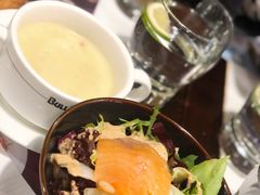 三文鱼蔬菜沙拉-斗牛士牛排(南京东路店)