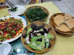 -乡土特色.冷锅鱼.牦牛肉汤锅