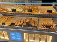 -金色麦甜糕点(面包.蛋糕.华苑店)