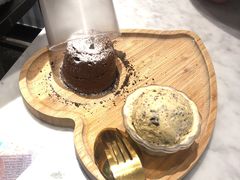 朱古力心太软配曲奇冰淇淋-发记甜品(山东街店)