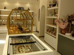 面包甜点陈列柜-啊噗吐呦现场烘焙(麦凯乐店)