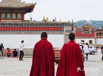 西宁塔尔寺三绝，酥油花、堆绣和壁画