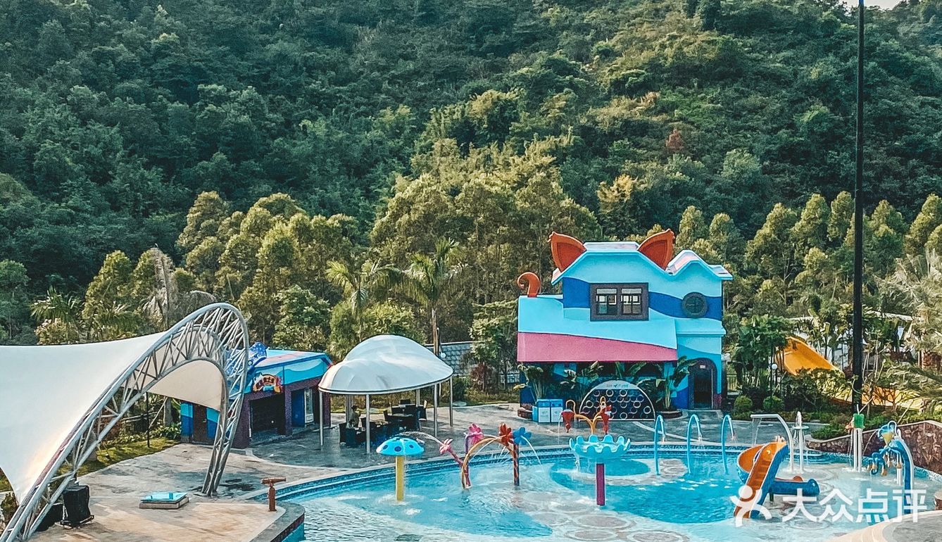 巴厘岛风情度假酒店 敲美温泉和无边泳池