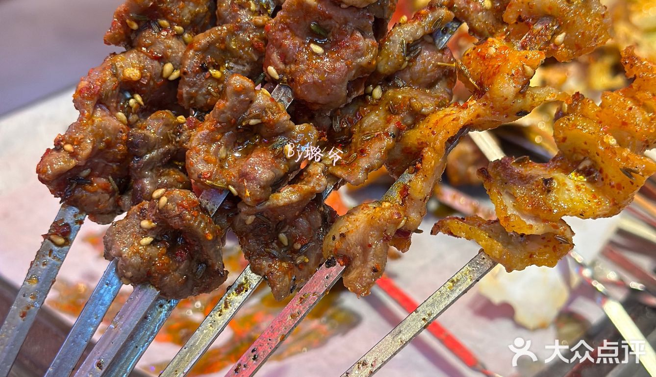 这家鹤岗小串香迷糊了！名副其实烧烤头牌