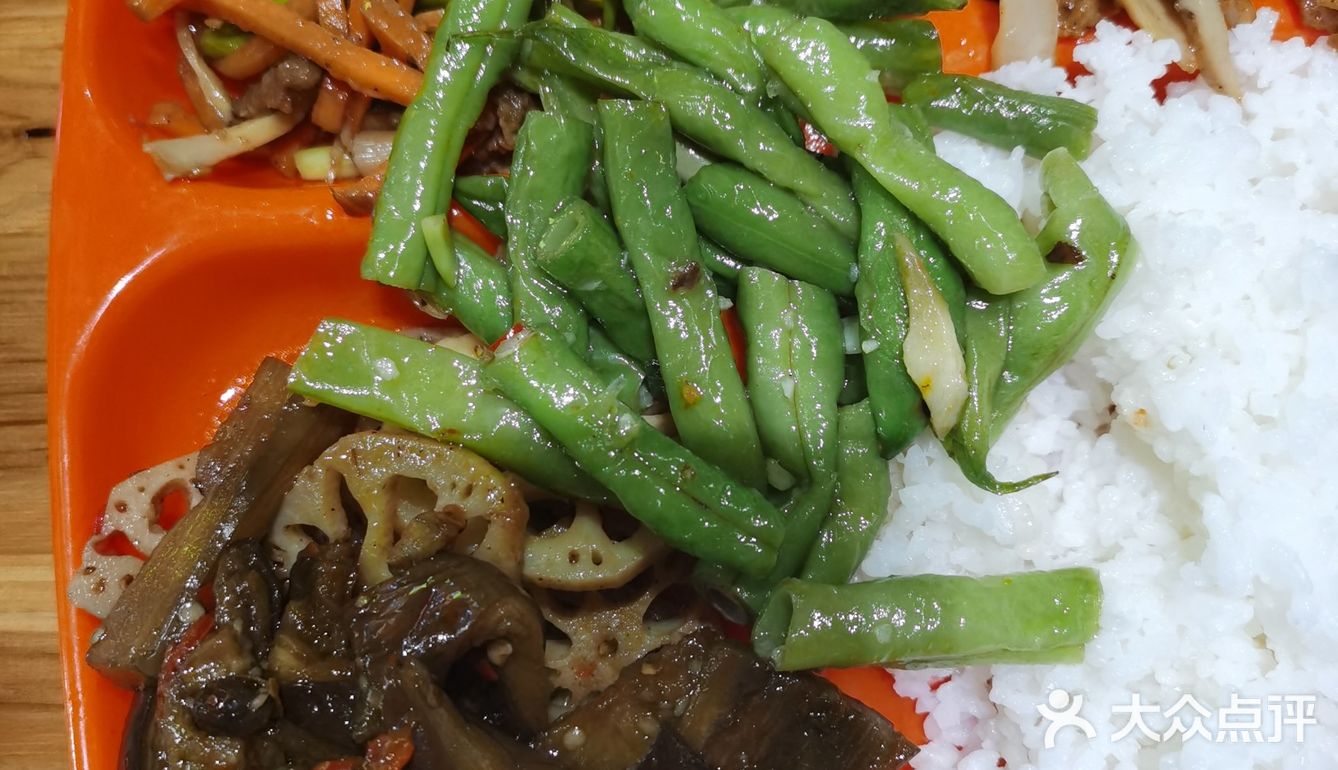 今天吃的自助，感觉菜品很健康，牛肉很好吃