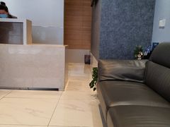 -瑞尔齿科(上海长风大悦城店)