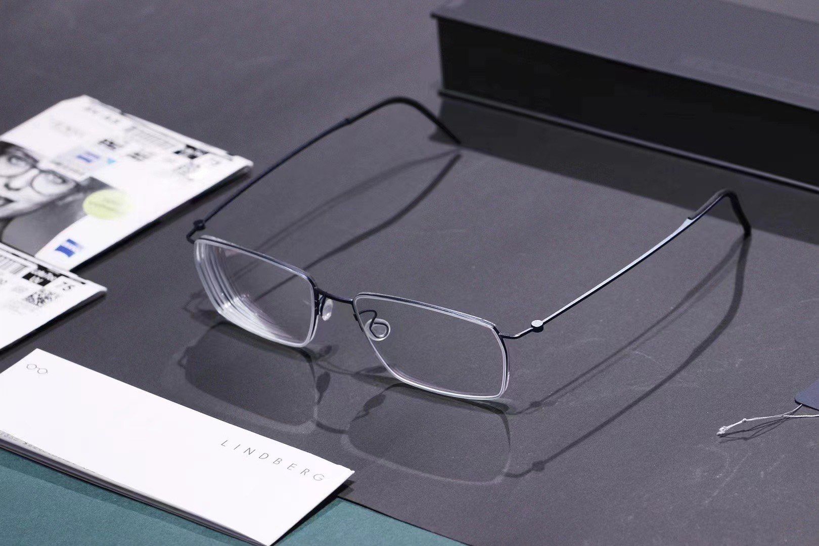 无螺丝铰链镜架