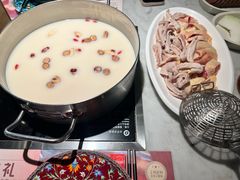 -尚尚仙·酸汤猪手·猪肚鸡火锅(华联万柳购物中心店)