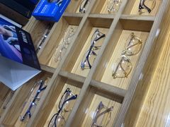 -豪门视光·星趣控·蔡司依视路眼镜代理商(中央大街店)