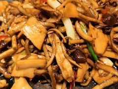 -阿瓦山寨·湘菜现炒·剁椒鱼头王(咸阳总店)