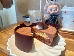 -VERIE BAKEHOUSE