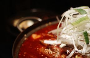 Spicy Stewed Chicken Feet Pot