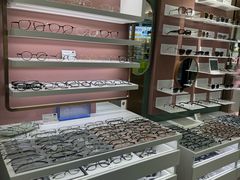 -GOOMI久米眼镜·蔡司·依视路·明月官方授权店(龙德紫金店)