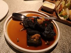 猴头菇鲍汁瑶柱扒制黑豆腐-肴约·花园式餐厅(湖里店)