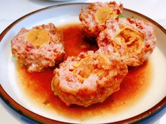 鸭蛋黄狮子头-梅飞酒家(名辉豪庭店)