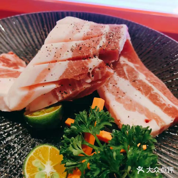 大口吃肉！干干干！ 就来瞳瞳瞳[加油]