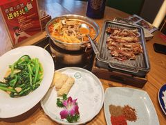 -娜仁图雅蒙古美食村(33小镇店)